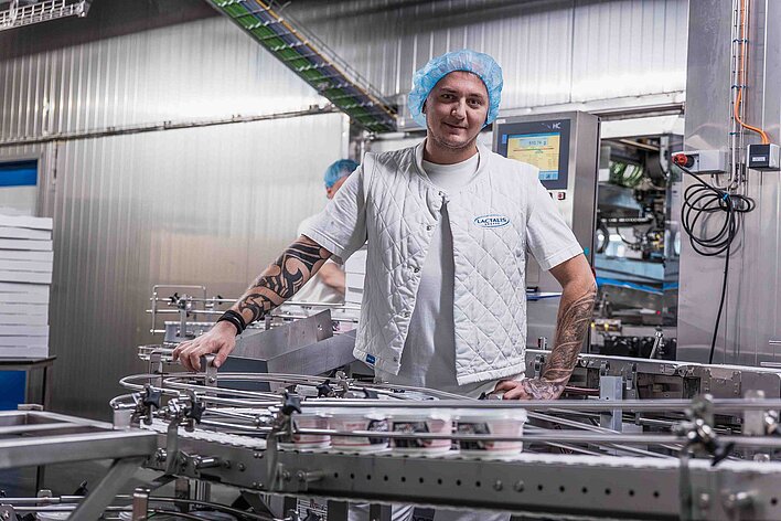 Lactalis-Mitarbeiter in der Produktion