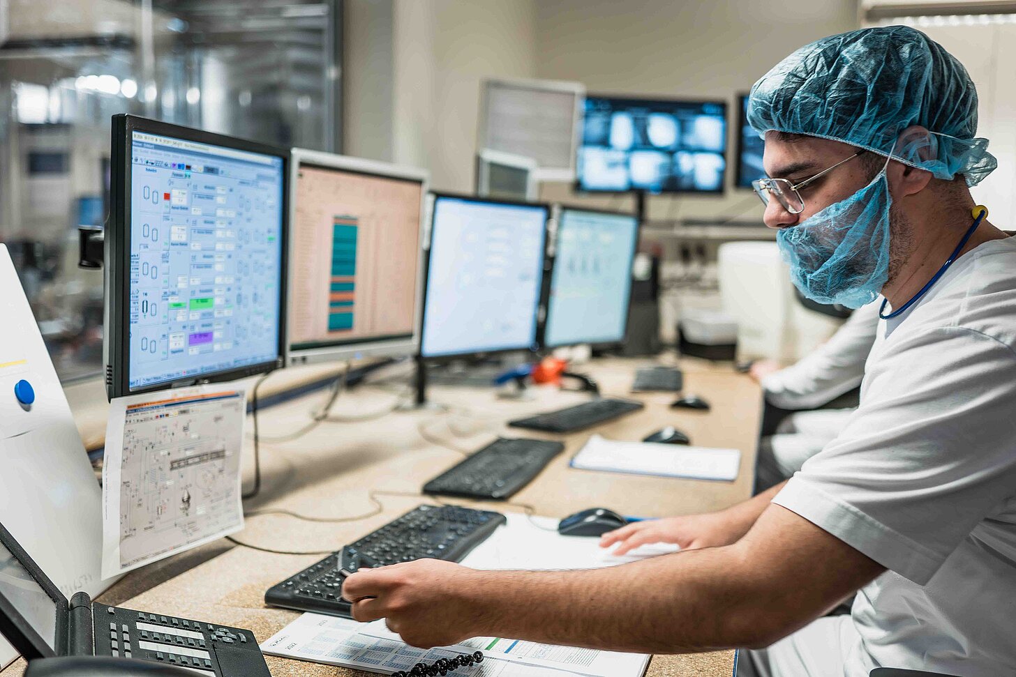 Lactalis-Mitarbeiter in der Produktion